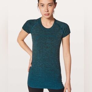 Lululemon athletic short sleeve top